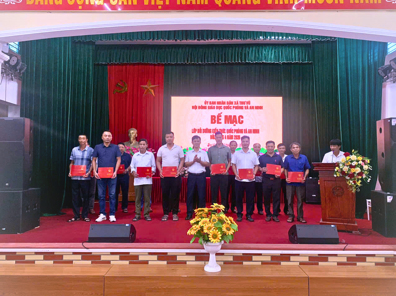 XÃ THƯ VŨ, TỈNH HƯNG YÊN BẾ MẠC LỚP BỒI DƯỠNG KIẾN THỨC QUỐC PHÒNG VÀ AN NINH ĐỐI TƯỢNG 4 NĂM 2026