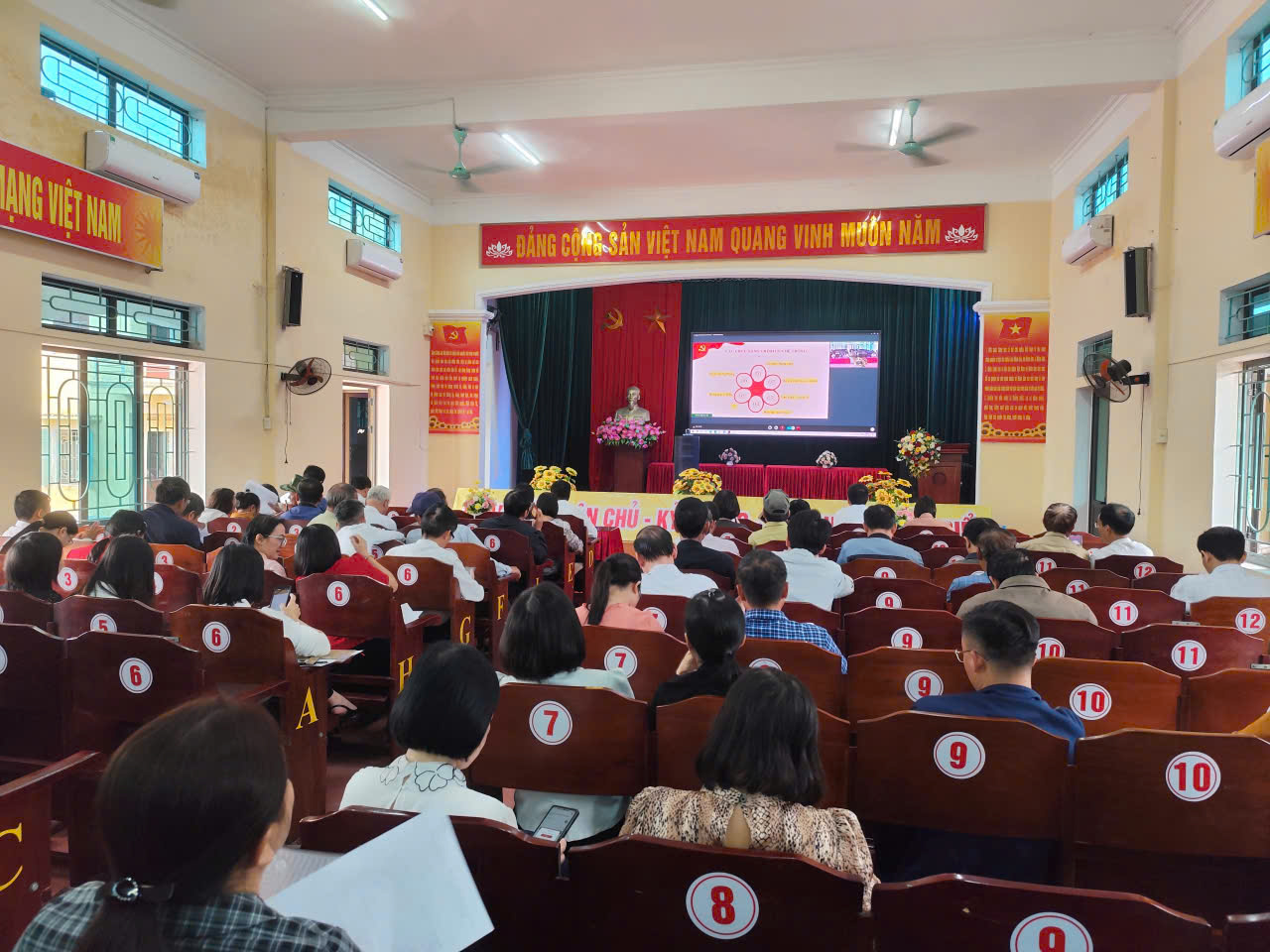 Đảng ủy xã Thư Vũ tổ chức hội nghị tập huấn trực tuyến về tập huấn sử dụng phần mềm sổ tay đảng viên điện tử