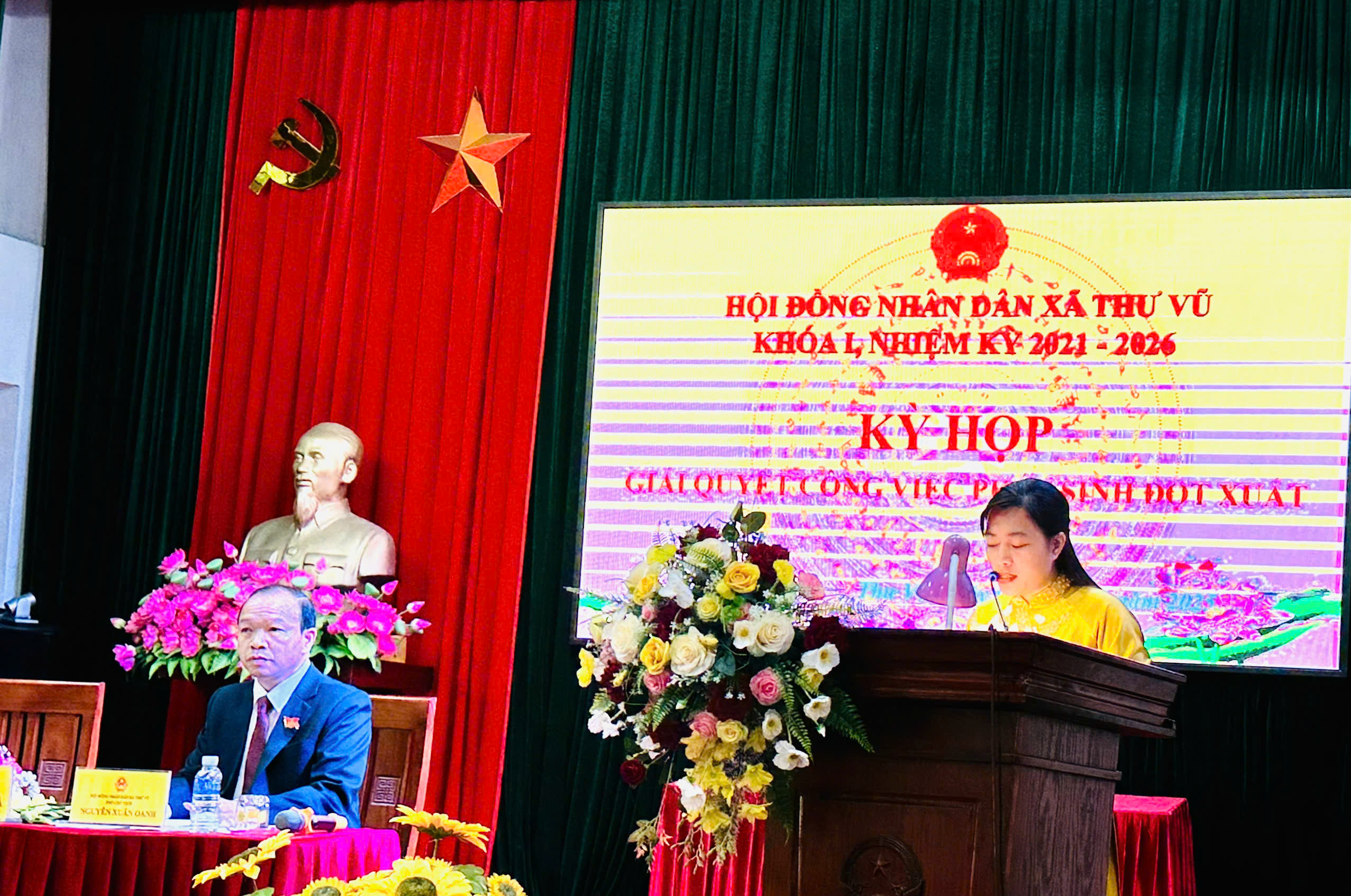 Hội đồng nhân dân xã Thư Vũ họp giải quyết công việc phát sinh đột xuất