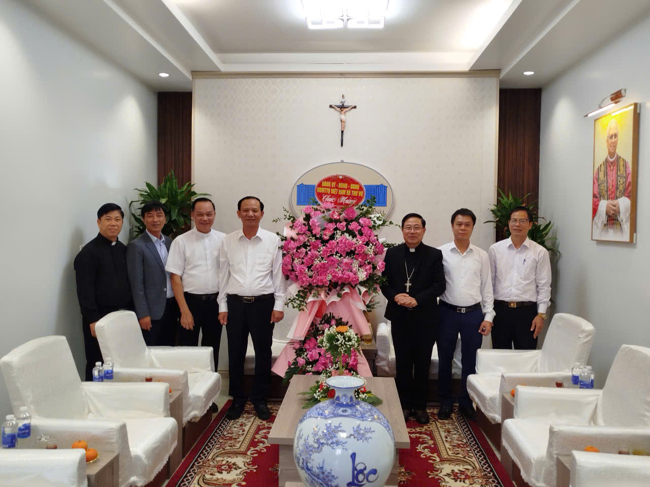 ĐOÀN ĐẠI BIỂU XÃ THƯ VŨ THĂM, CHÚC MỪNG TÒA GIÁM MỤC GIÁO PHẬN THÁI BÌNH