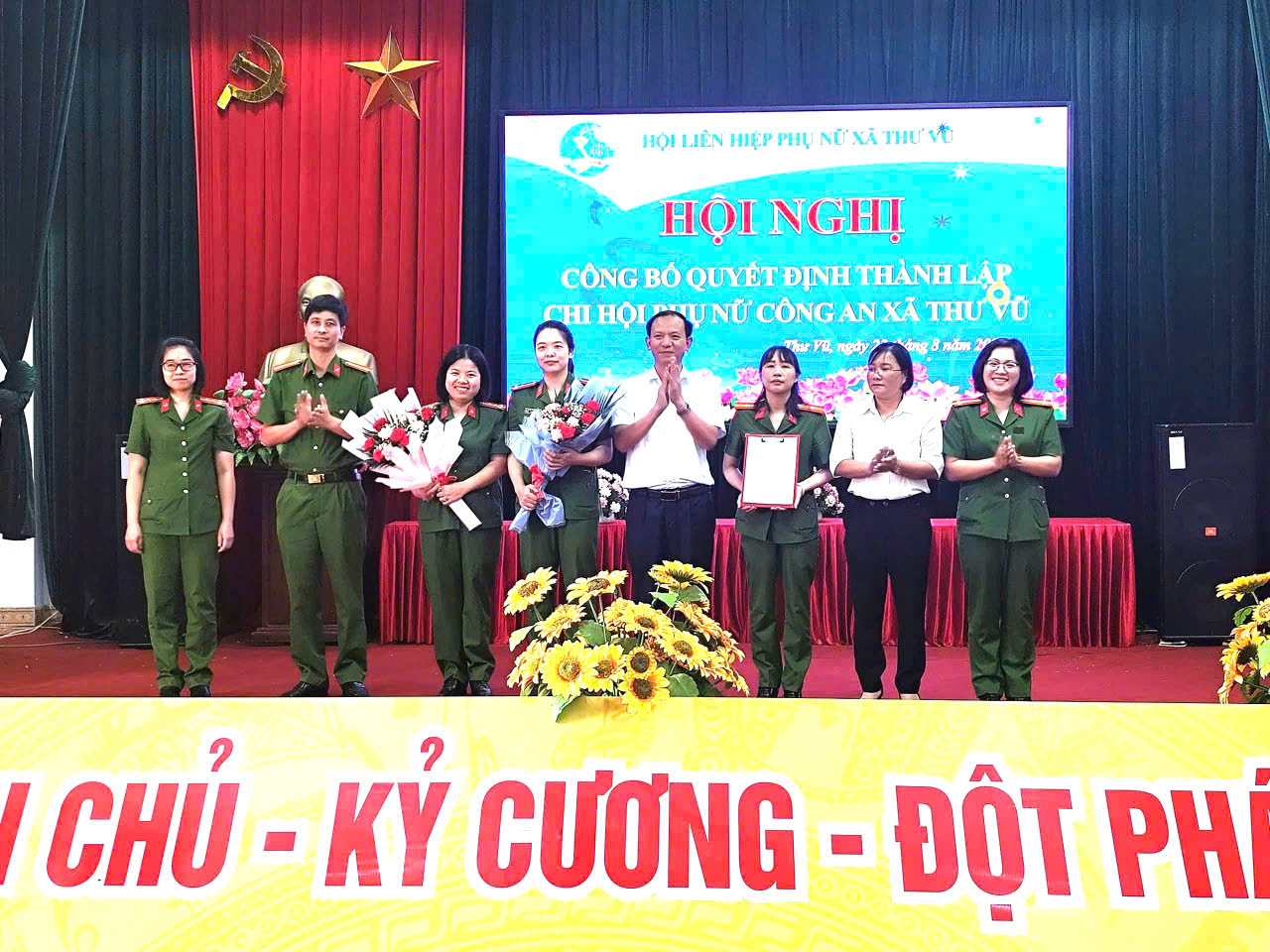 Hội phụ nữ xã Thư Vũ hội nghị thành lập chi hội phụ nữ công an, triển khai mô hình mẹ đỡ đầu