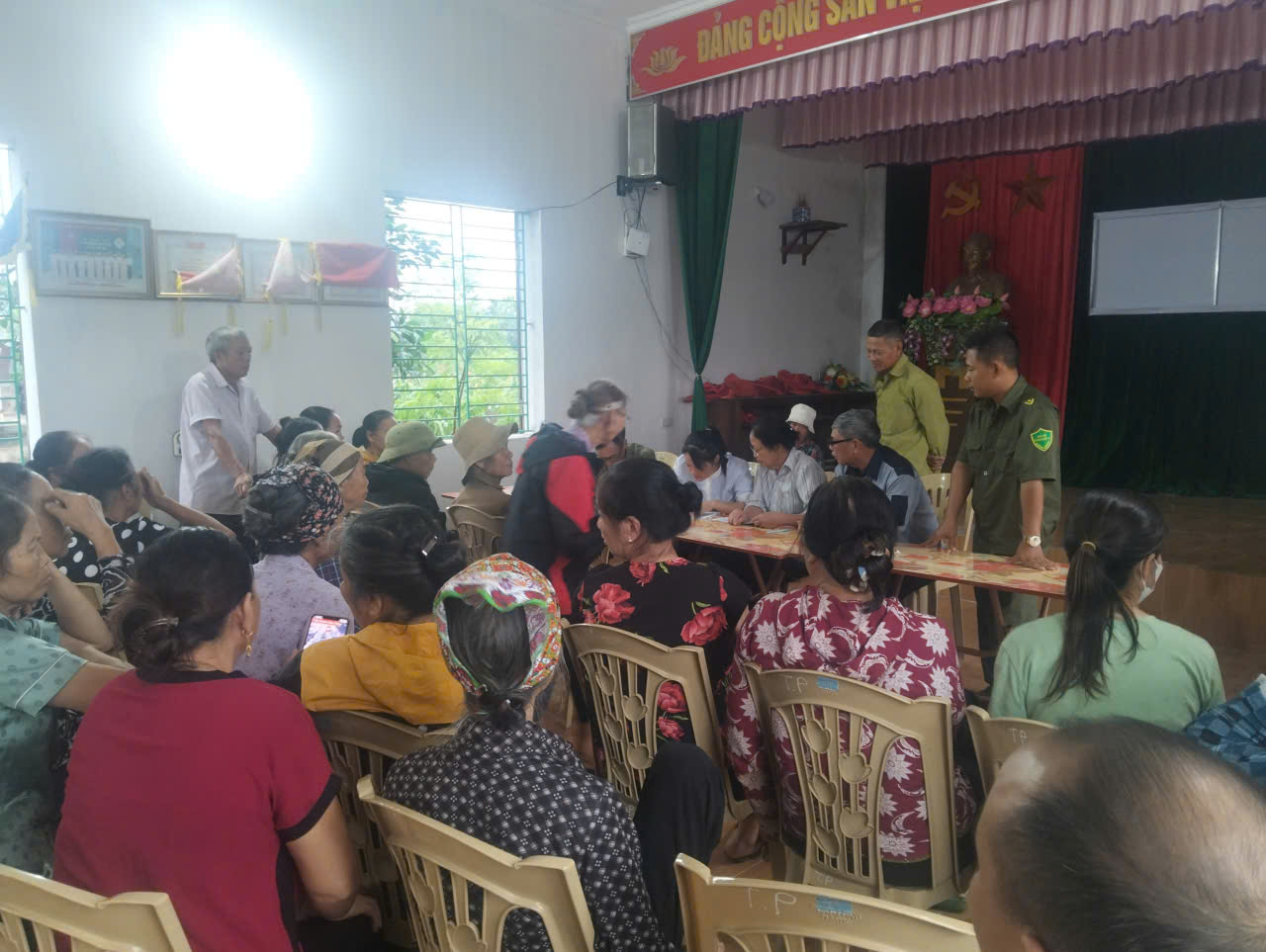 Thư Vũ: trên 3,5 tỷ đồng quà tặng của Nhà nước dịp kỉ niệm 80 năm Cách mạng tháng Tám thành công và Quốc khánh 2/9 được trao tặng tới hơn 35.400 nhân khẩu
