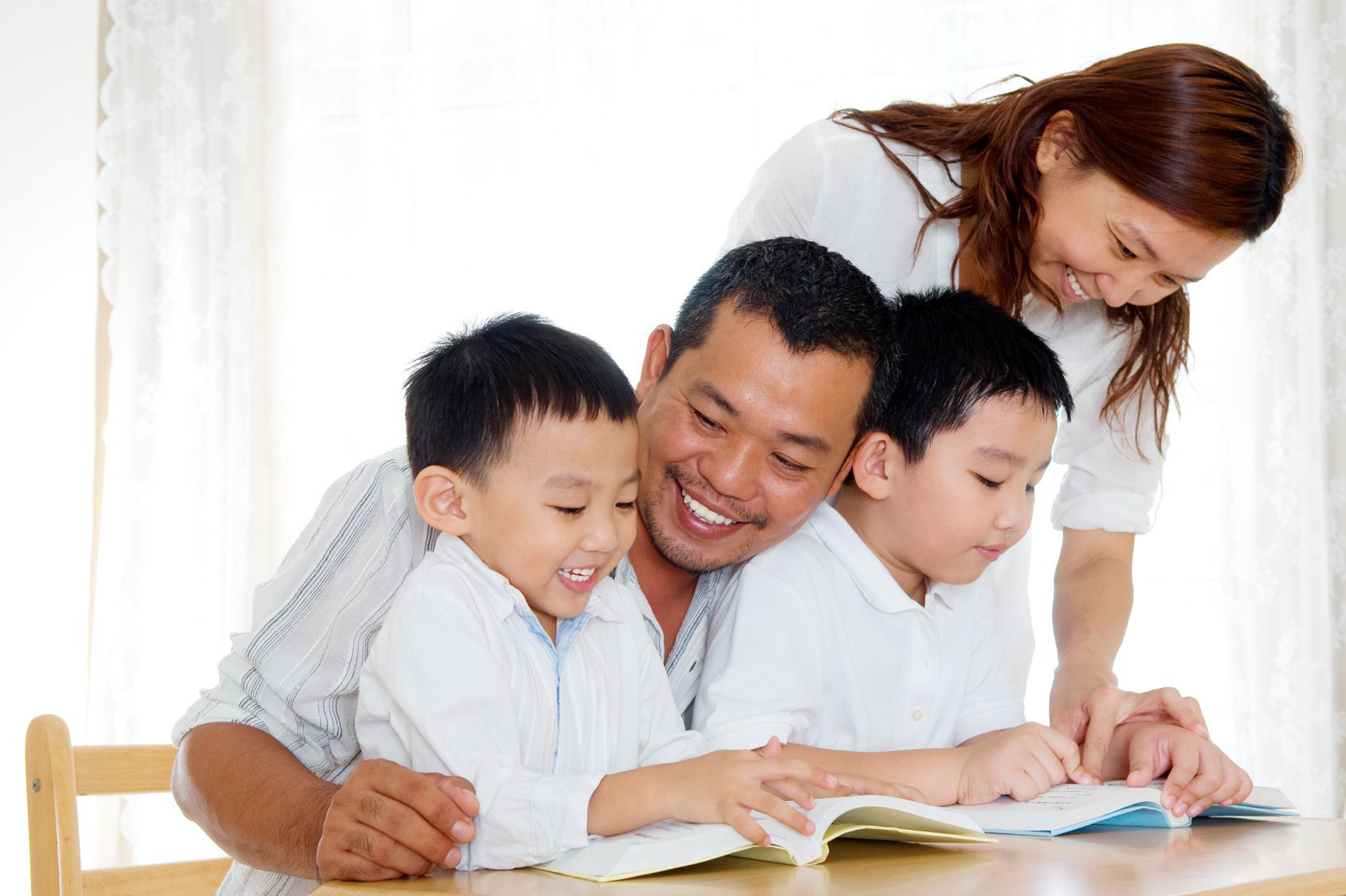 Cuộc thi “Gia đình đọc sách - Gắn kết yêu thương”