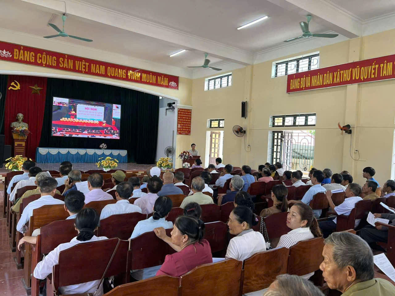 Xã Thư Vũ: Hội nghị tiếp xúc cử tri trực tuyến sau Kỳ họp thứ chín Quốc Hội khóa XV