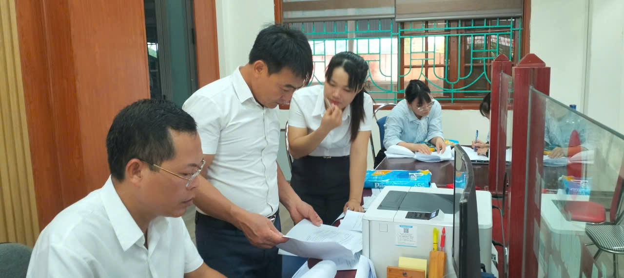 Sử dụng dịch vụ công trực tuyến: lợi ích của người dân khi thực hiện thủ tục hành chính