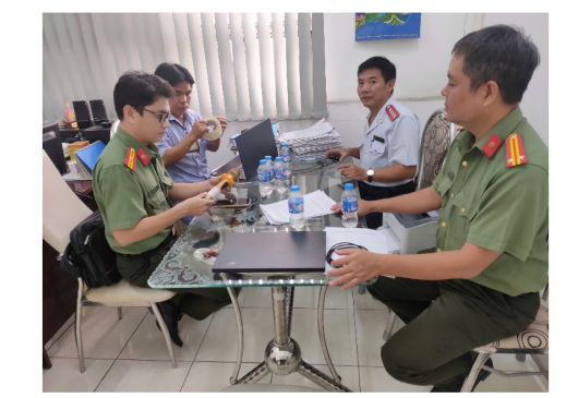 Không sản xuất, nhập khẩu, kinh doanh, sử dụng micro không dây có tần số hoạt động không đúng quy định