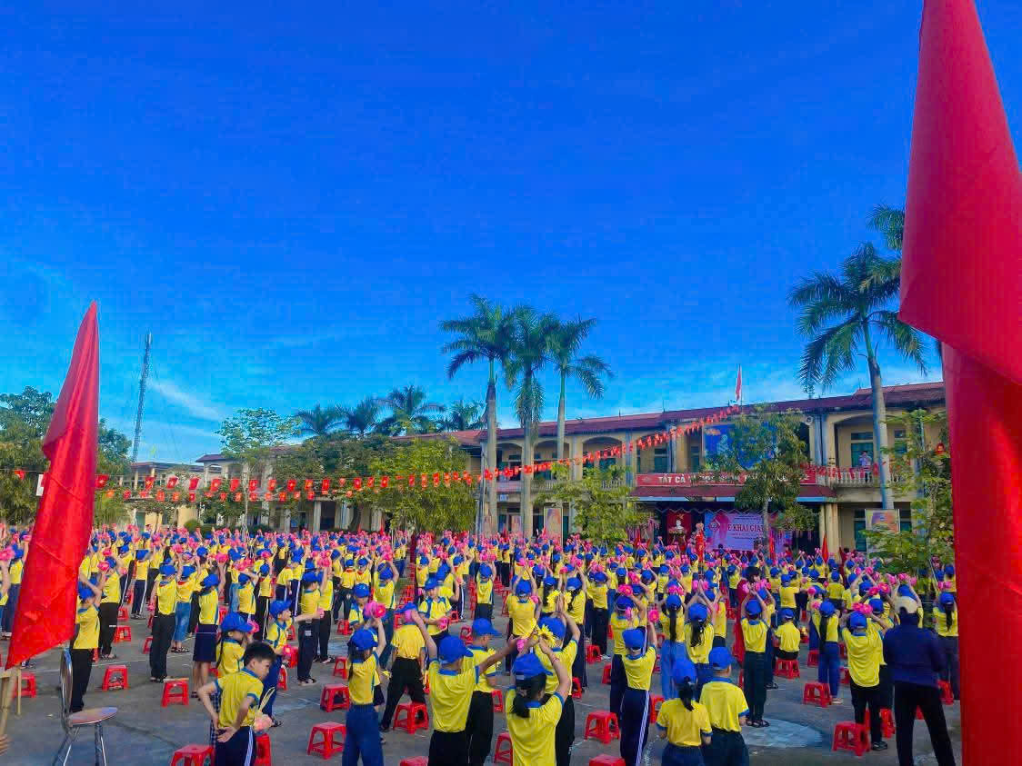 Thư Vũ: rộn ràng ngày khai giảng