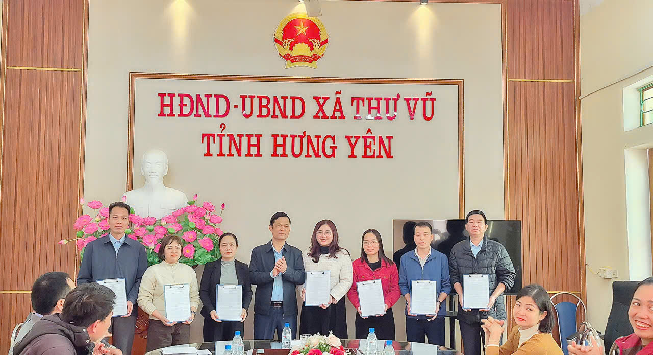 XÃ THƯ VŨ TỔ CHỨC HỘI NGHỊ CÔNG BỐ QUYẾT ĐỊNH TIẾP NHẬN VIÊN CHỨC Y TẾ VỀ TRẠM Y TẾ XÃ