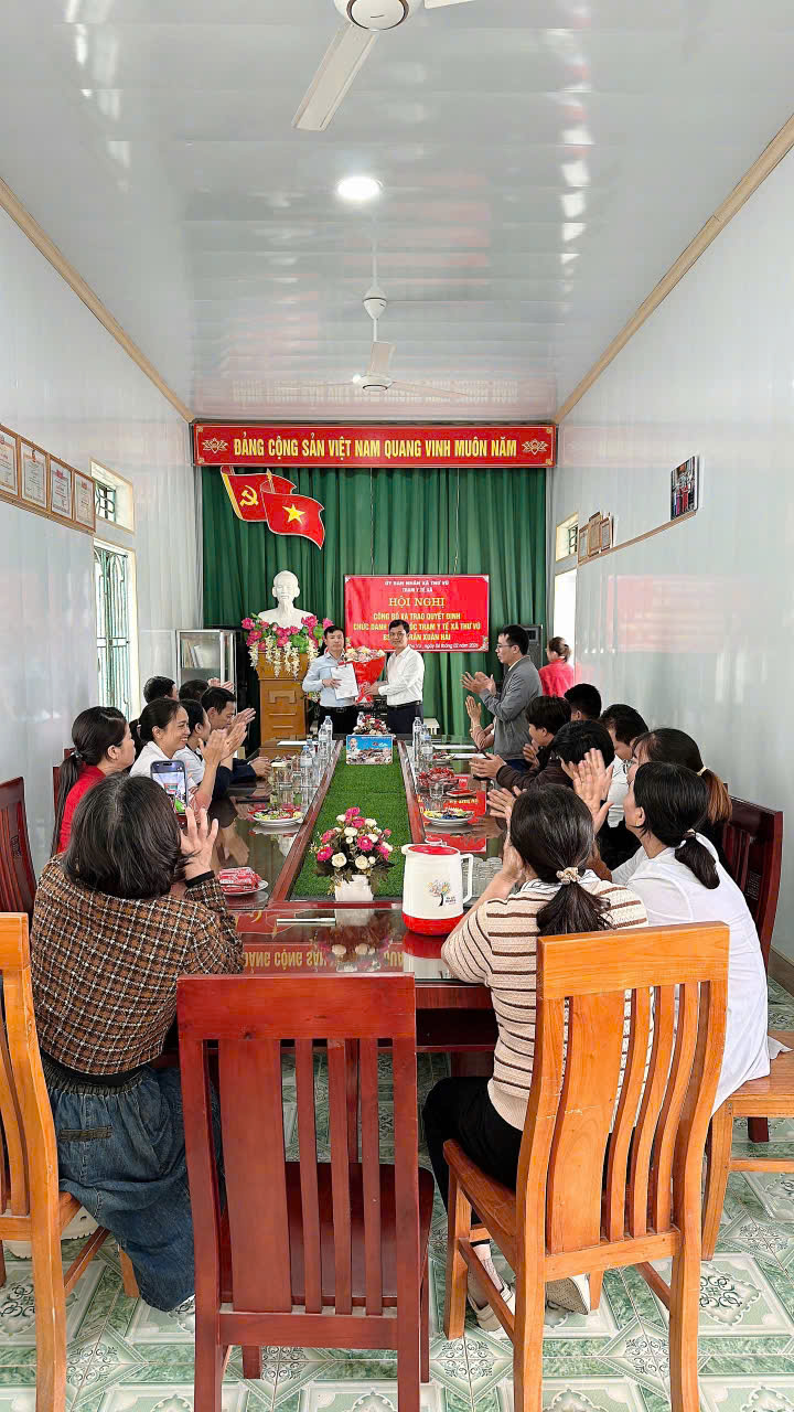 XÃ THƯ VŨ TỔ CHỨC HỘI NGHỊ CÔNG BỐ VÀ TRAO QUYẾT ĐỊNH CHỨC DANH GIÁM ĐỐC TRẠM Y TẾ XÃ THƯ VŨ