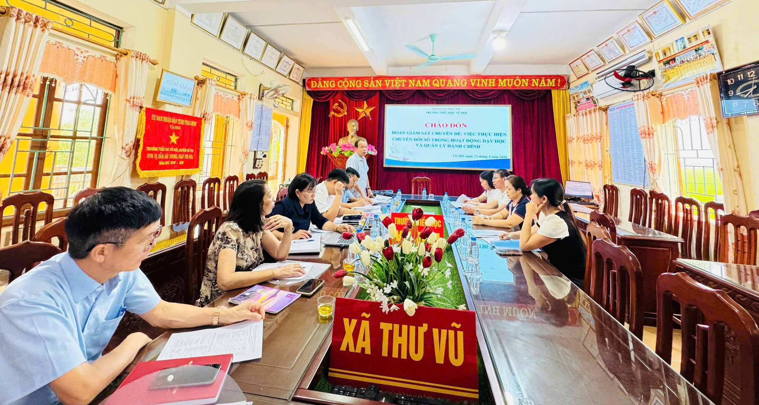TRƯỜNG TIỂU HỌC VŨ HỘI ĐÓN ĐOÀN GIÁM SÁT CHUYÊN ĐỀ VỀ CÔNG TÁC CHUYỂN ĐỔI SỐ