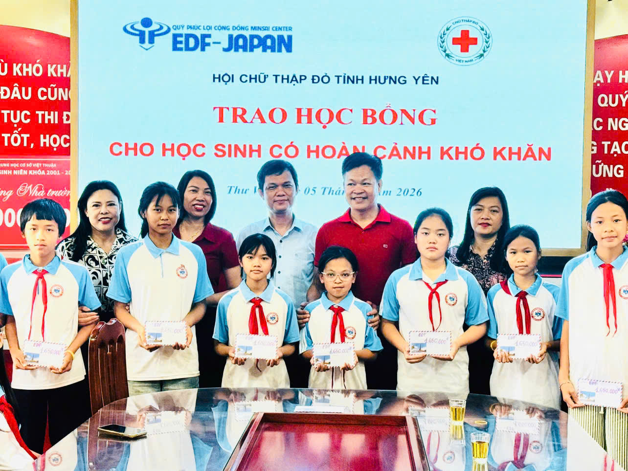 Chương trình trao học bổng cho học sinh có hoàn cảnh khó khăn tại các trường THCS Vũ Hội, Việt Thuận, THCS & tiểu học Vũ Vân