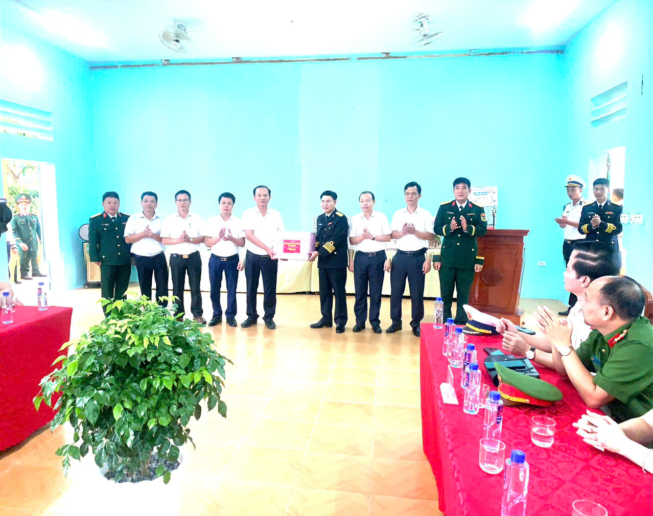XÃ THƯ VŨ, TỈNH HƯNG YÊN THAM DỰ LỄ TUYÊN THỆ VÀ THĂM TẶNG QUÀ CHIẾN SỸ MỚI NĂM 2026