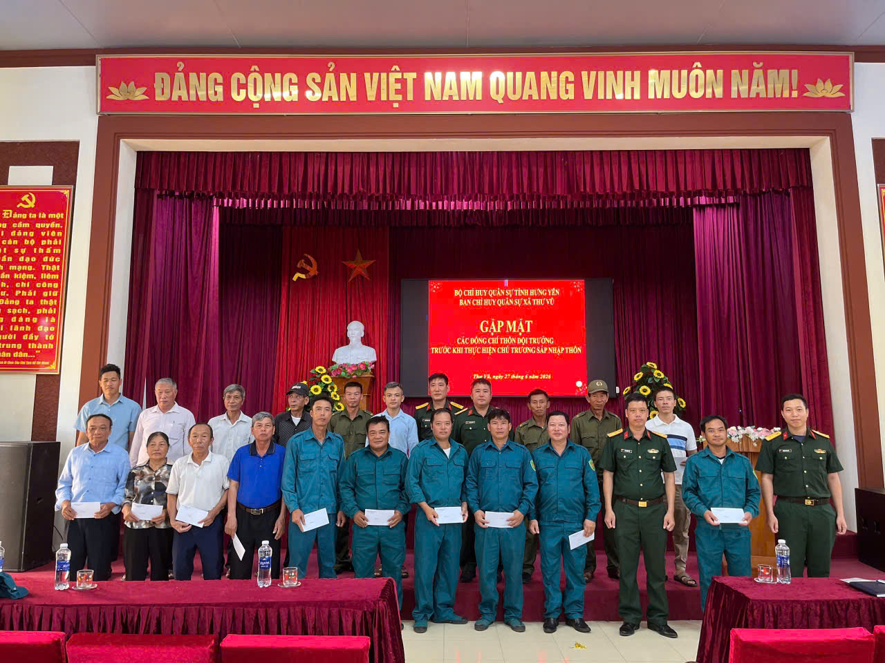 BAN CHỈ HUY QUÂN SỰ XÃ THƯ VŨ, BỘ CHỈ HUY QUÂN SỰ TỈNH HƯNG YÊN TỔ CHỨC GẶP MẶT CÁC ĐỒNG CHÍ THÔN ĐỘI TRƯỞNG TRƯỚC KHI THỰC HIỆN CHỦ TRƯƠNG SÁP NHẬP THÔN