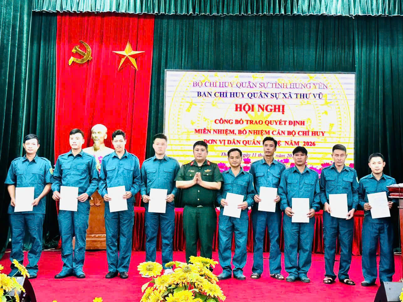BAN CHQS XÃ THƯ VŨ (HƯNG YÊN) TỔ CHỨC HỘI NGHỊ CÔNG BỐ TRAO QUYẾT ĐỊNH MIỄN NHIỆM, BỔ NHIỆM THÔN ĐỘI TRƯỞNG, TIỂU ĐỘI TRƯỞNG DQTC SAU SÁP NHẬP THÔN