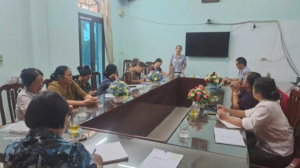 HỘI PHỤ NỮ XÃ THƯ VŨ HỌP TỔ TIẾT KIỆM VÀ VAY VỐN (TK&VV) TUYÊN TRUYỀN, TRIỂN KHAI HOẠT ĐỘNG TÍN DỤNG CHÍNH SÁCH XÃ HỘI TRÊN ĐỊA BÀN XÃ.